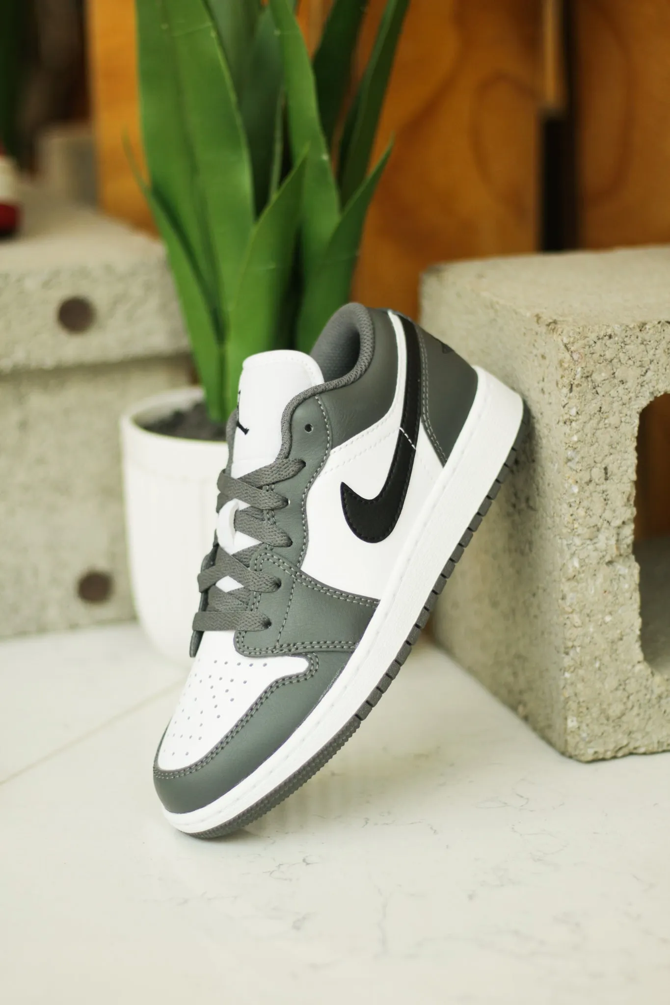 AIR JORDAN 1 LOW (GS) "IRON GREY"