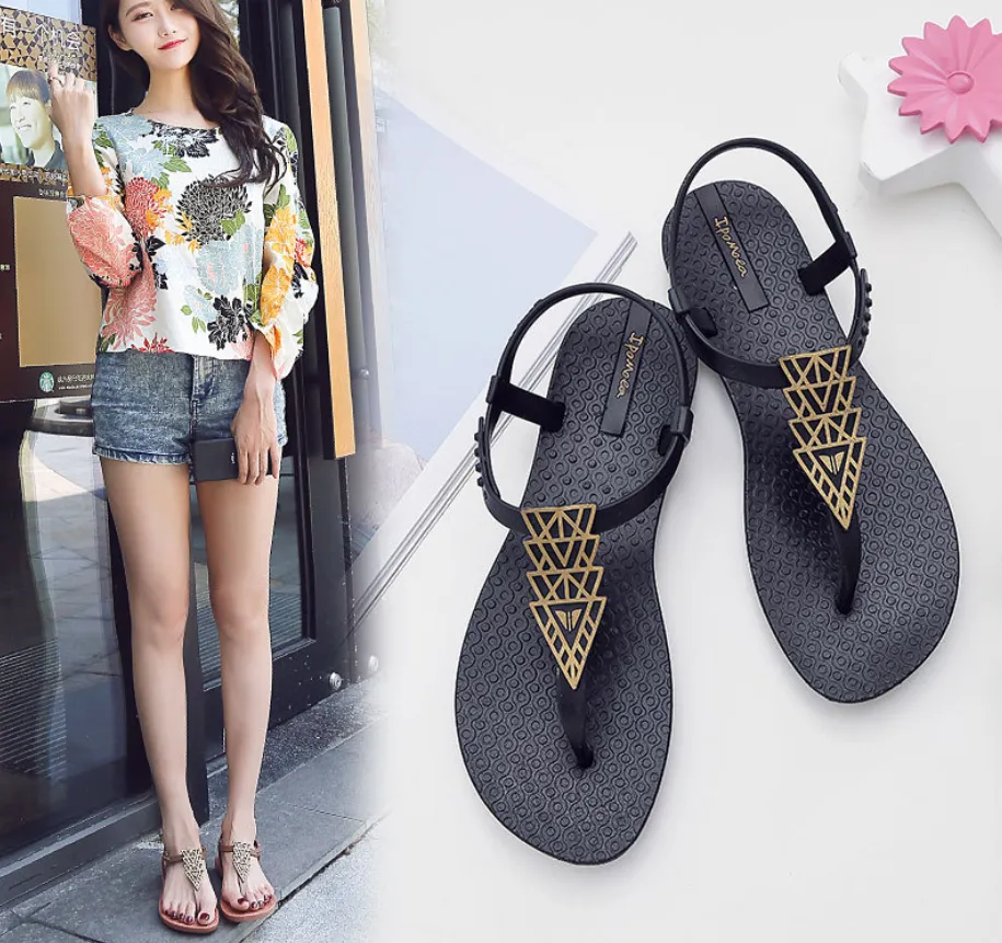 Flat beach shoes - Women's shoes