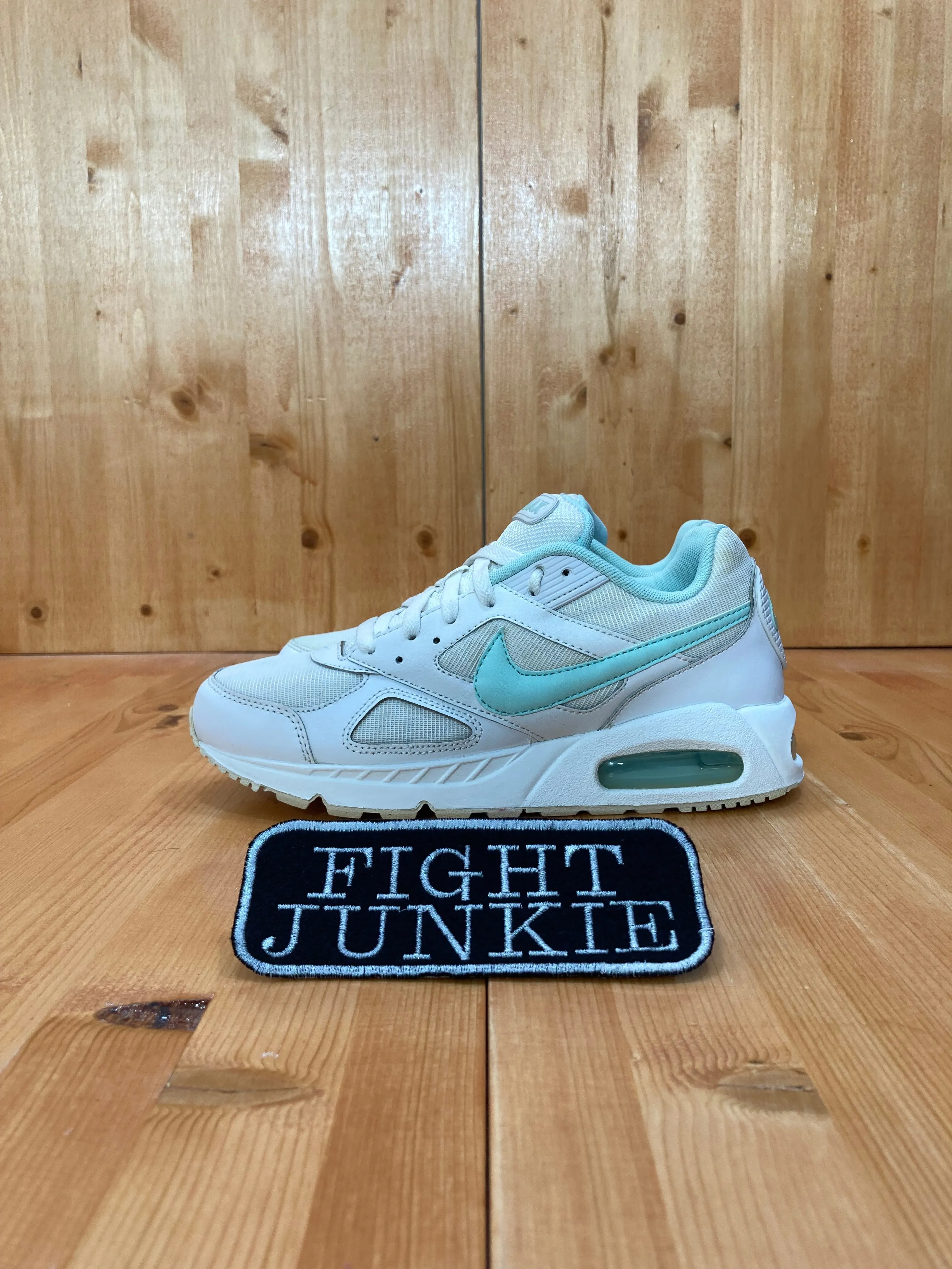 NIKE AIR MAX IVO Women Size 8 Shoes Sneakers White & Mint 635790-133