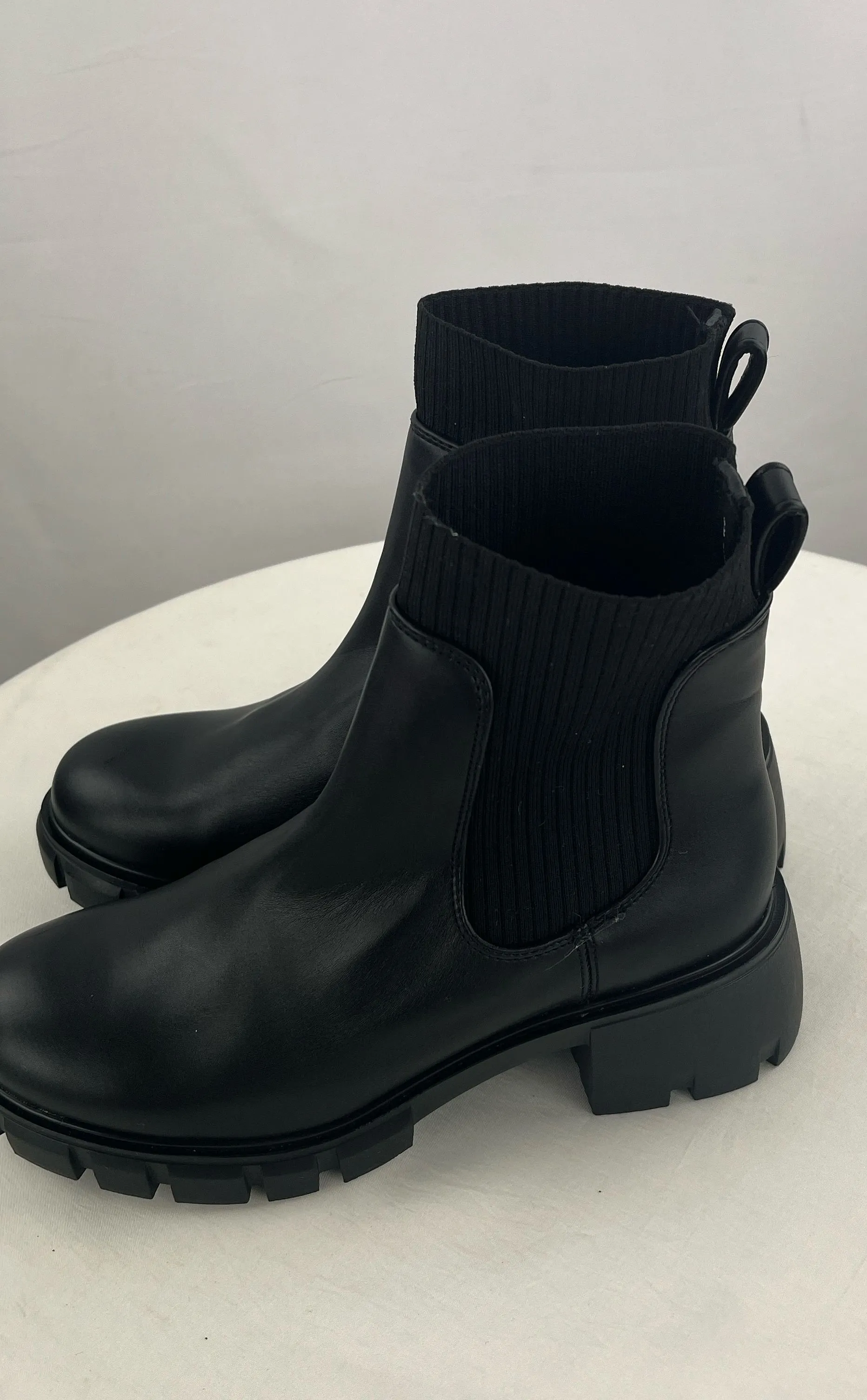 Steve Madden Women's Black Vegan Leather Lug Ankle Boots Size 8