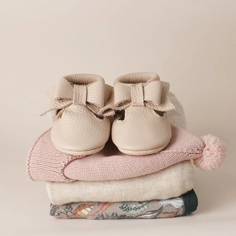 T-strap baby shoes with bow